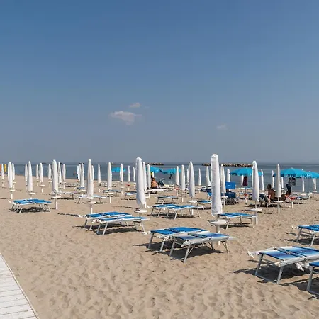 Cosy In Lido Delle Nazioni With Pool *