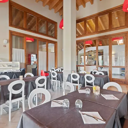 Cosy In Lido Delle Nazioni With Pool Apartamento Comacchio