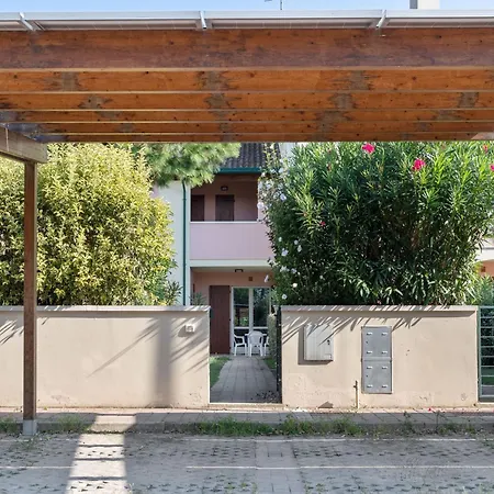 Cosy In Lido Delle Nazioni With Pool