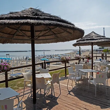 Cosy In Lido Delle Nazioni With Pool דירה *