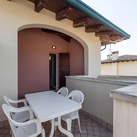 Cosy Apartment In Lido Delle Nazioni With Pool Apartment