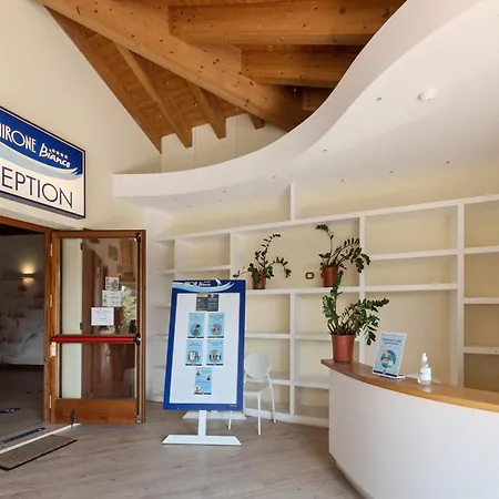 Cosy In Lido Delle Nazioni With Pool Apartman