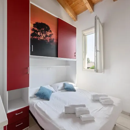 Cosy Apartment In Lido Delle Nazioni With Pool Comacchio