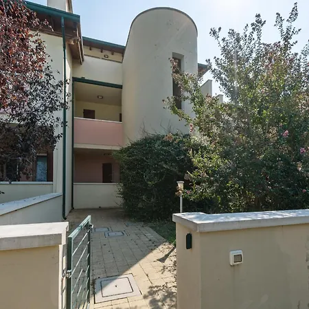 Cosy In Lido Delle Nazioni With Pool דירה