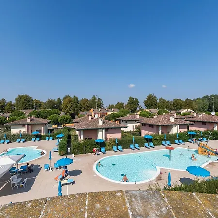 Cosy Apartment In Lido Delle Nazioni With Pool